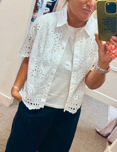 Camisa crop troquelada Onlnew